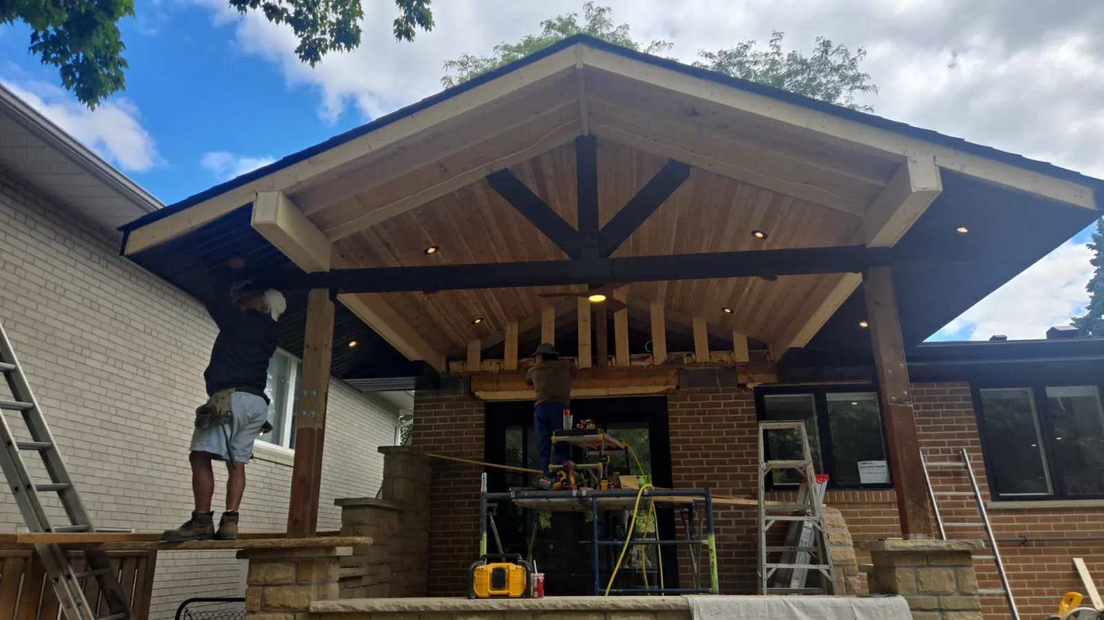 Build4Outdoors crew at work 6